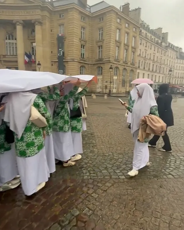 Potret Viral Siswi Al Azhar