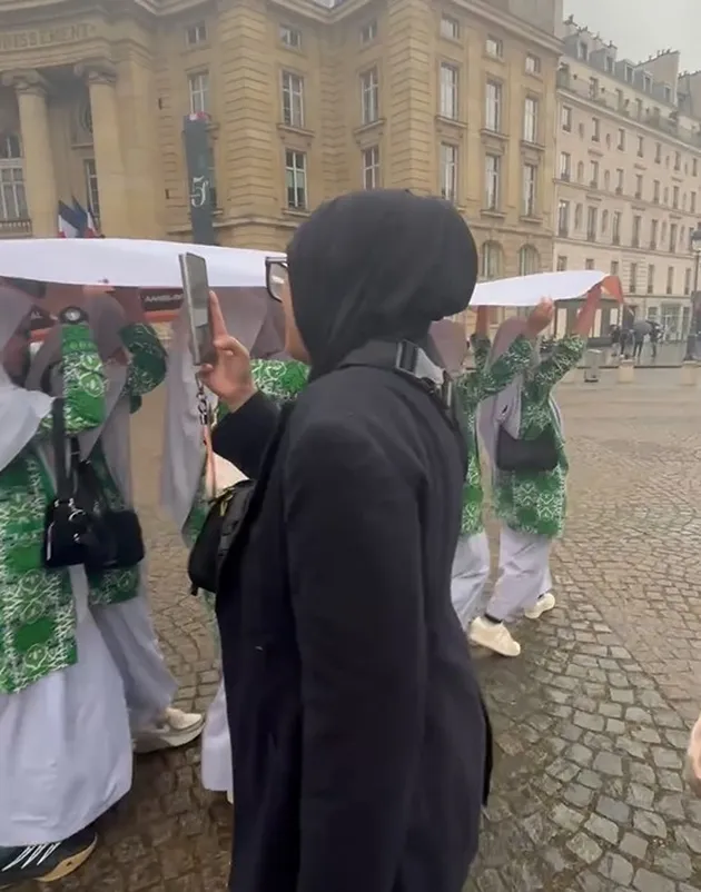 Potret Viral Siswi Al Azhar