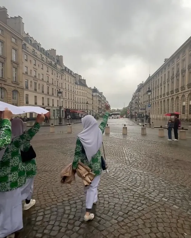 Potret Viral Siswi Al Azhar