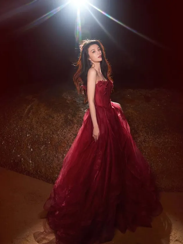 Wang Churan dengan foto full body