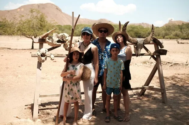 Wulan Guritno dan Keluarga