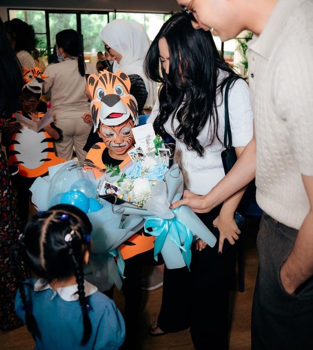 Portrait of Xabiru, Rachel Vennya's Son, Becoming a Tiger Before Changing Schools, Accompanied by Okin and Salim Nauderer