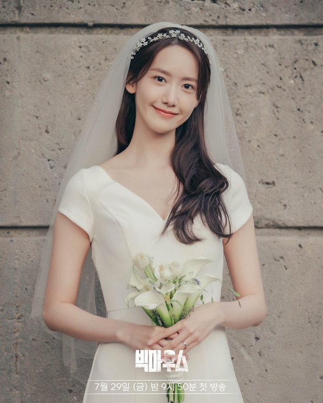 Portrait of Yoona SNSD as Lee Jong Suk's Wife in 'BIG MOUTH', Wearing Wedding Dress to Nurse Uniform
