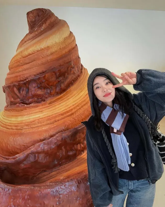 Yuan Shanshan dengan pose peace-nya