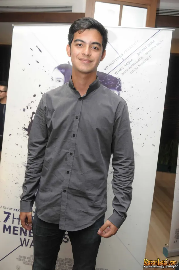 7 HARI MENEMBUS WAKTU