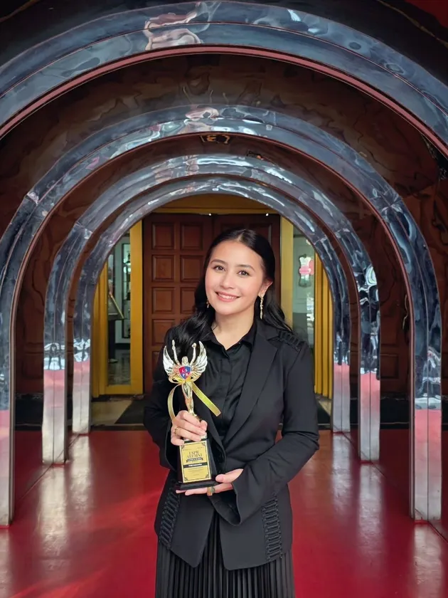 Prilly Latuconsina penghargaan