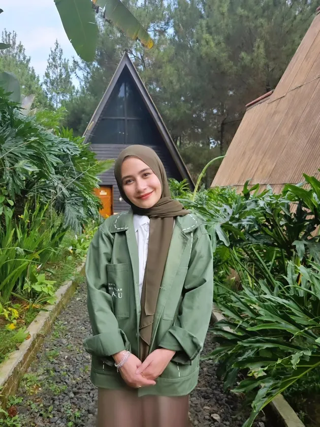 Prilly Latuconsina berhijab saat syuting