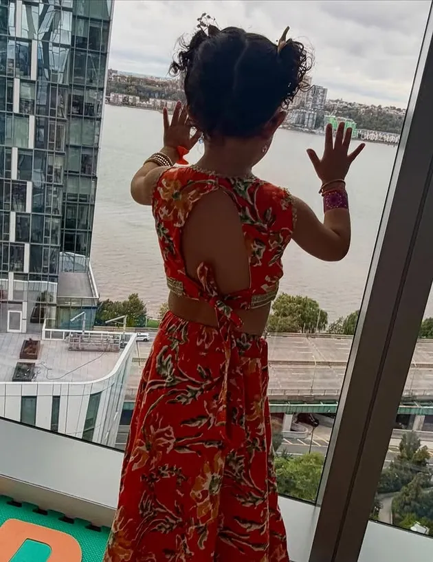Malti anak Priyanka Chopra pakai baju tradisional