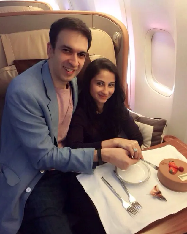 Manoj Punjabi dan istri