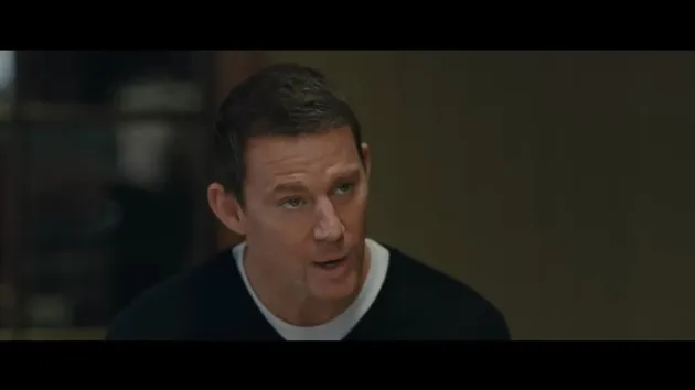 Channing Tatum wajah serius di Roofman