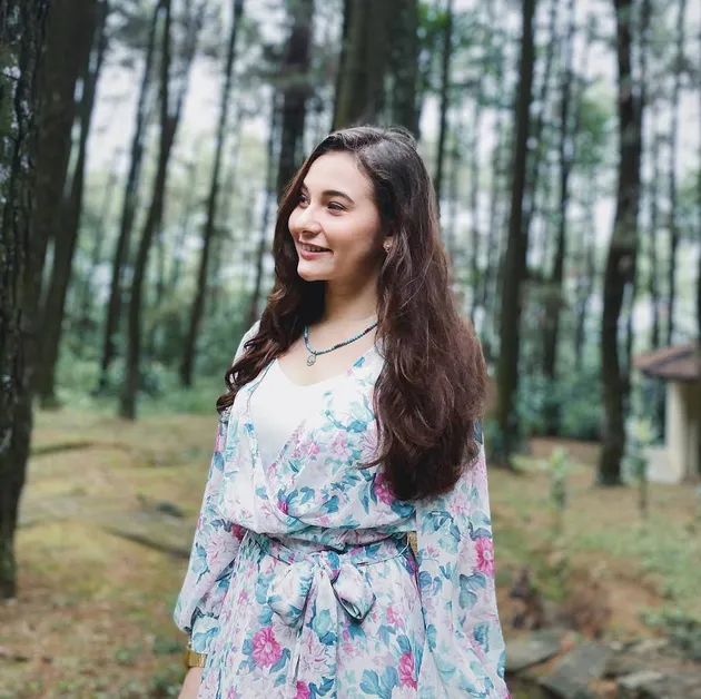 Profil Larasati Nugroho Kecelakaan Mobil