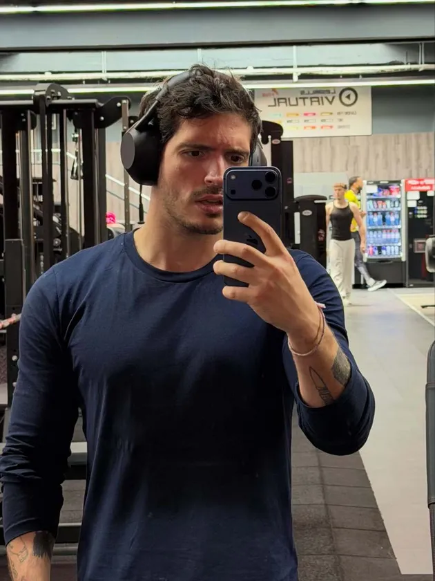 Mathis Molinie selfie di gym