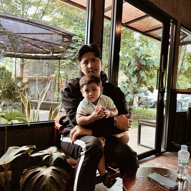 Divorce Process with Yasmine Ow, Aditya Zoni Radiates Hot Daddy Charm While Taking Care of Children