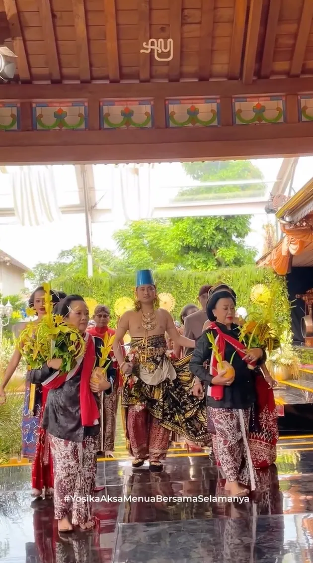 Aksa Uyun pakai baju pengantin Jawa