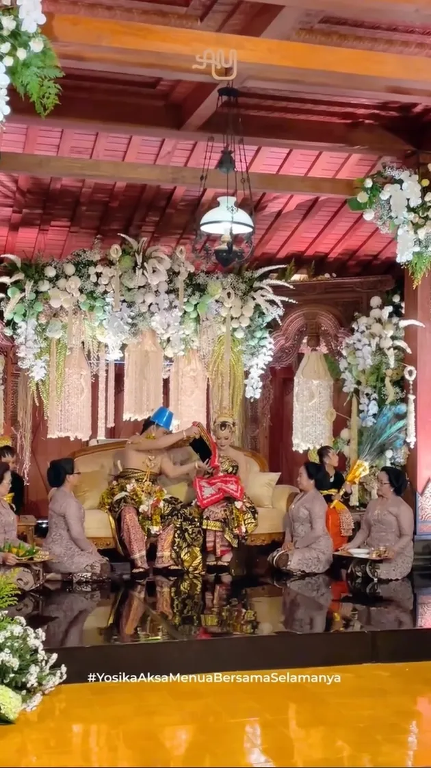 Aksa Uyun dan Yosika lakukan kacar-kucur