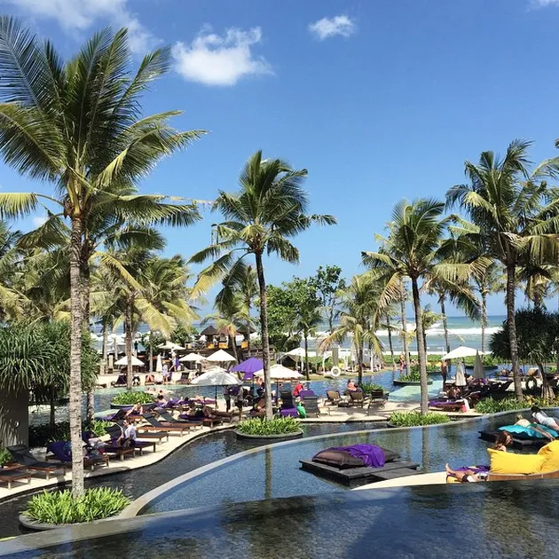 Liburan Rinni Wulandari di Bali