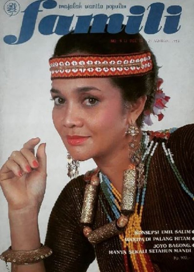 Sama seperti kedua sahabatnya, Rina Hasyim sangat eksis di tahun 90-an. Rina sudah membintangi banyak film, mulai dari DIBALIK PINTU DOSA (1970), hingga BIARKAN MUSIM BERUBAH (1971). 