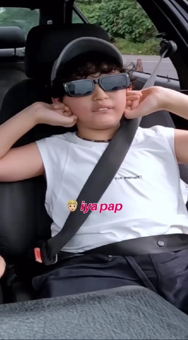 Potret Anak Sissy Prescillia Naik Mobil Balap Pertama Kali