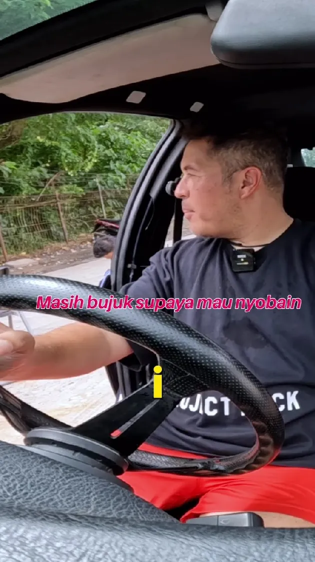 Potret Anak Sissy Prescillia Naik Mobil Balap Pertama Kali