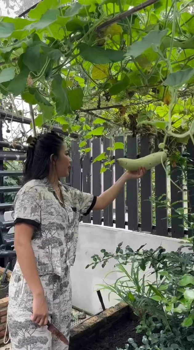 Eriska Nakesya Istri Young Lex Panen