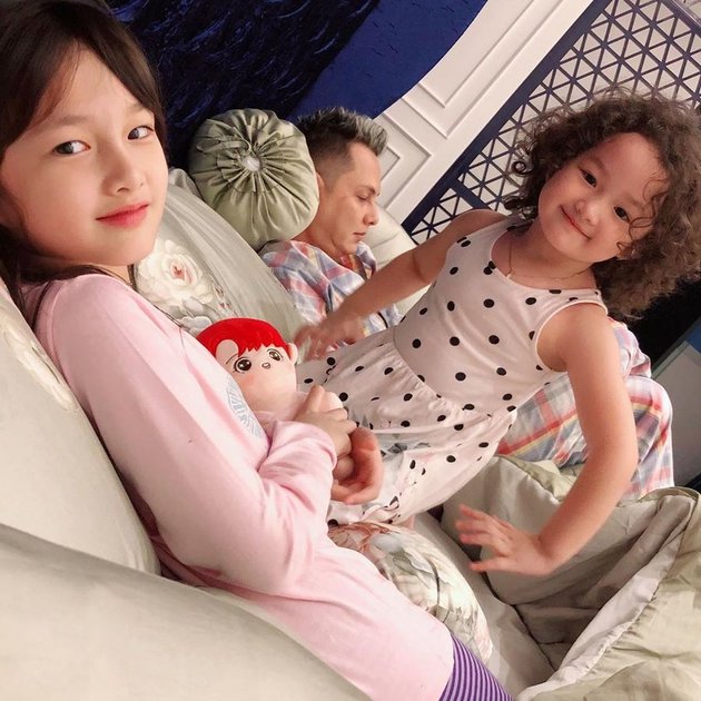 Having Different Hair Types, 9 Compact Portraits of Elea and Sheva, Ussy Sulistiawaty's Beautiful Daughters Who Resemble Korean Dolls