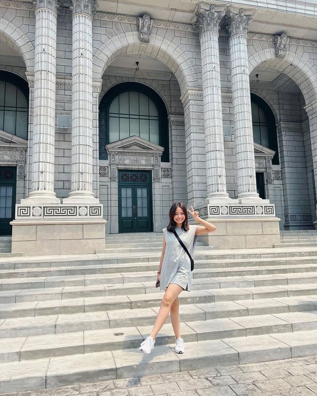 Having a Beautiful Face and Making Cool, 8 Photos of Hanggini's Vacation Moments at Universal Studios Singapore