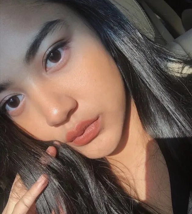 Putri Tanjung, anak Chairil Tanjung