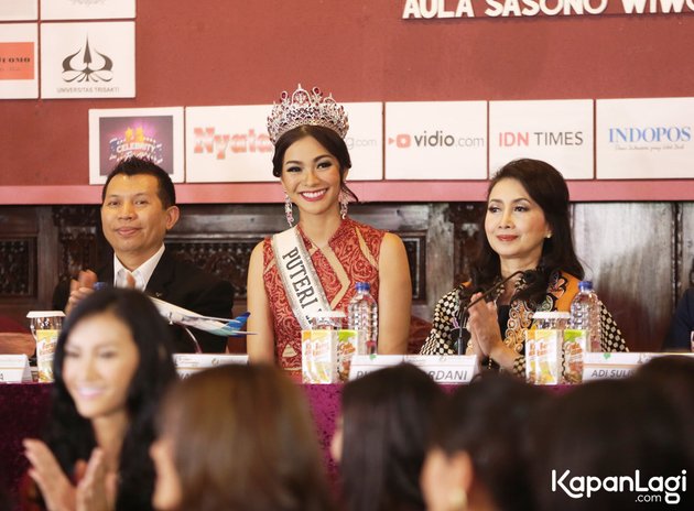 Kezia Warouw merupakan Puteri Indonesia 2016 yang melaju ke babak 13 besar Miss Universe. Sebuah pencapaian luar biasa oleh wanita Indonesia.