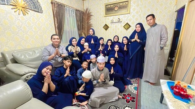 Putri Posts Photo with Man of Similar Age, Happy Moment of Putri DA Gathering with Family During Eid