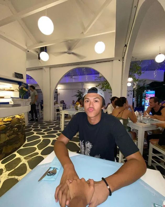 Foto Mesra Sarah Tumiwa dan Pacar