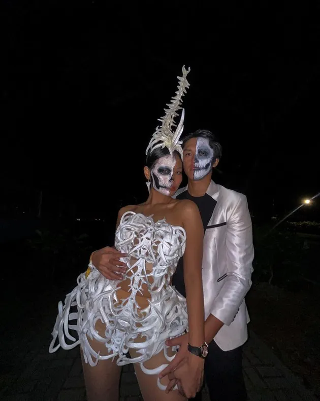 Foto Mesra Sarah Tumiwa dan Pacar