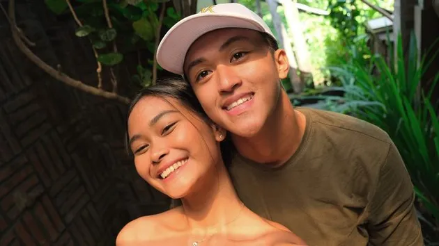 Foto Mesra Sarah Tumiwa dan Pacar
