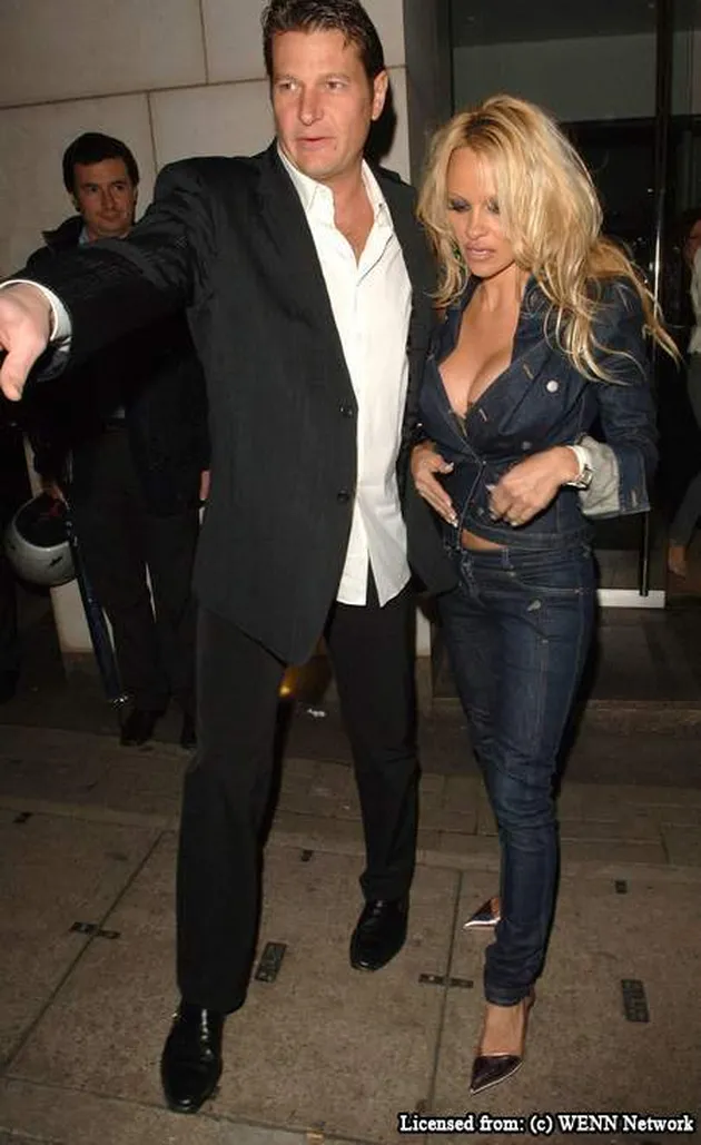 pamela_anderson_di_london