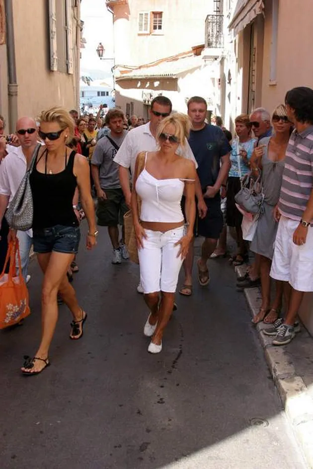 pamela_anderson_liburan