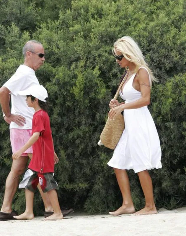 pamela_anderson_liburan