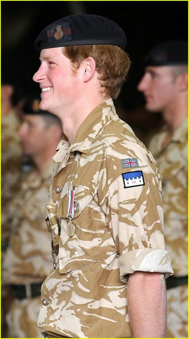 pangeran_harry_medali