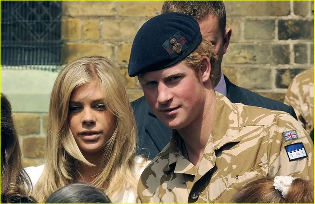 pangeran_harry_medali