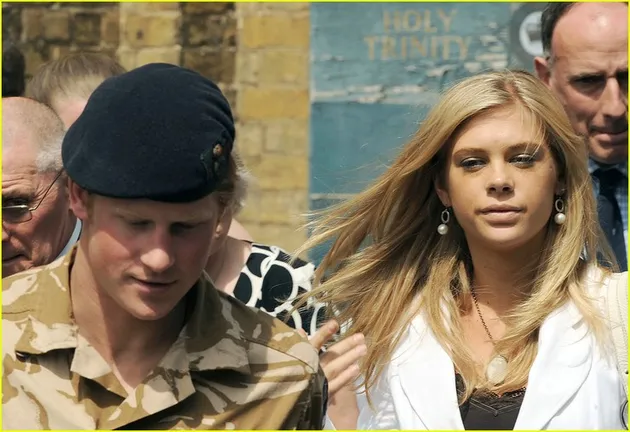 pangeran_harry_medali