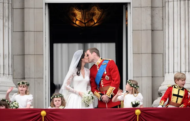 Balcony Kiss