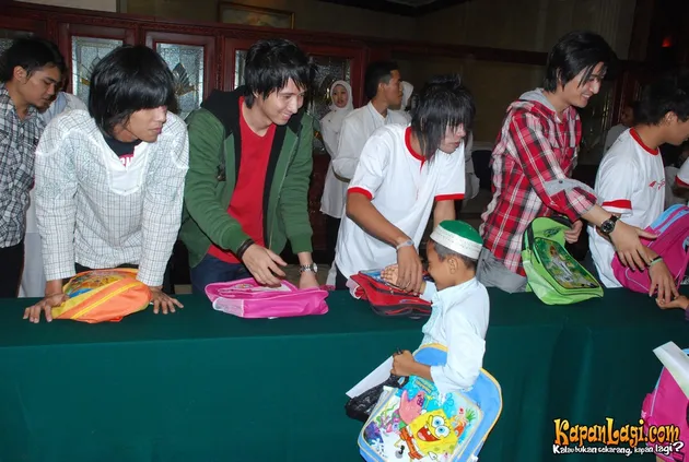 Para Artis Positif Art di Bidakara