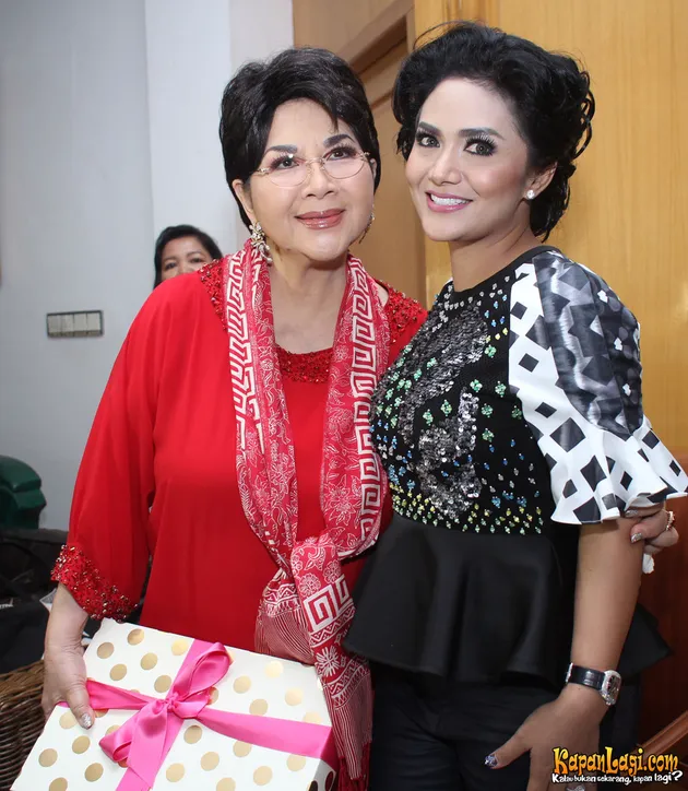 PARA SELEBRITIS HADIR DI ACARA ULANG TAHUN TITIEL PUSPA KE 