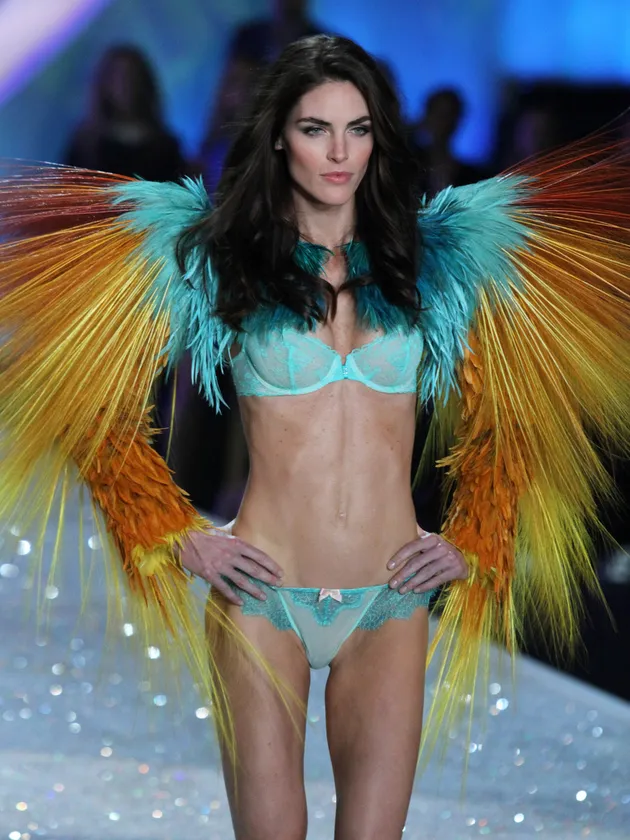 PARADE BIKINI SEKSI DI AJANG VICTORIAS SECRET FASHION SHOW 