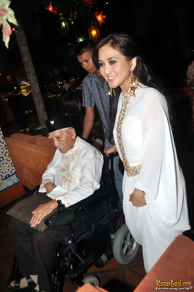 Ultah Ke-45 Paramitha Rusady