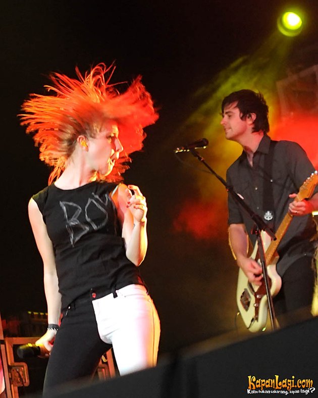 PARAMORE LIVE IN CONCERT DI PANTAI KARNAVAL ANCOL 