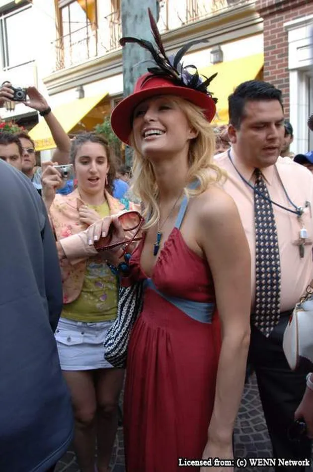 hilton_ritchie_simple_life_4