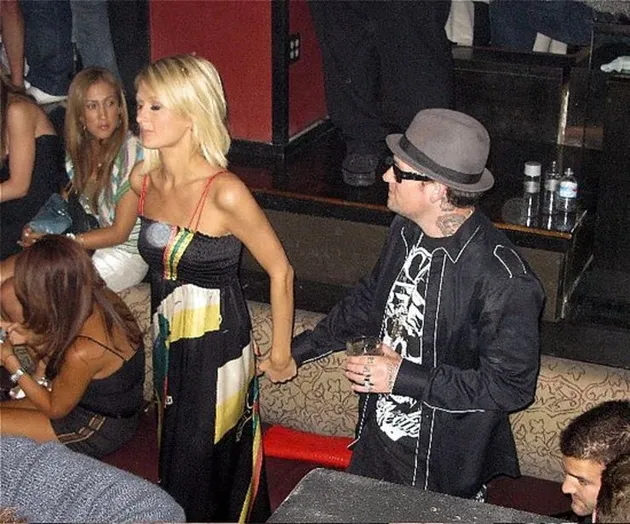 paris_hilton_syuting_plus_dugem