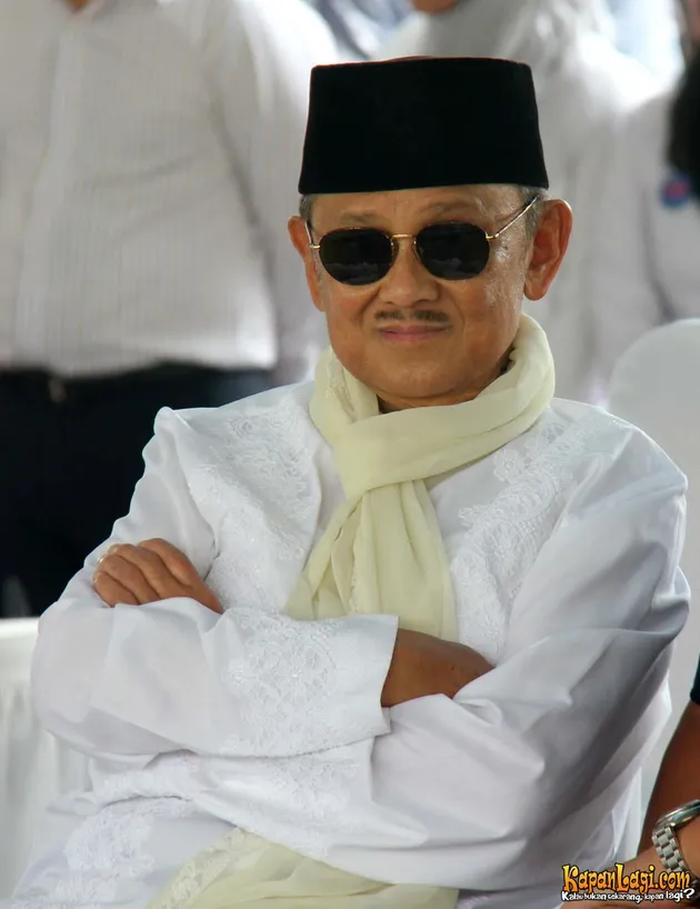 PEMAKAMAN NENEK ARDIE BAKRIE - NIA RAMADHANI - KapanLagi.com