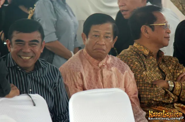 PEMAKAMAN NENEK ARDIE BAKRIE - NIA RAMADHANI - KapanLagi.com