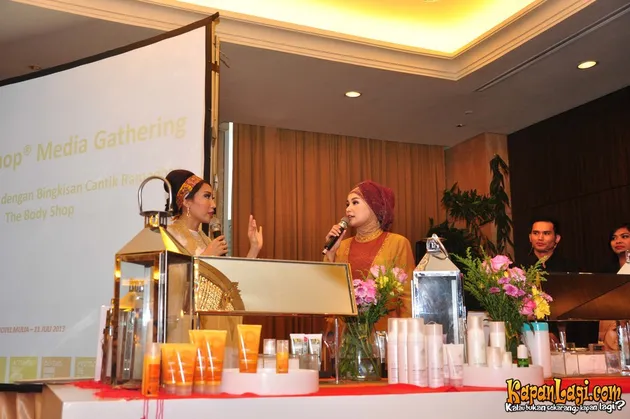 PENAMPILAN PERDANA SORAYA LARASATI PASCA MANTAP BERHIJAB 