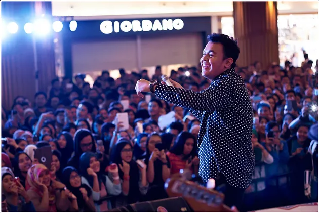Tulus Live @JakCloth